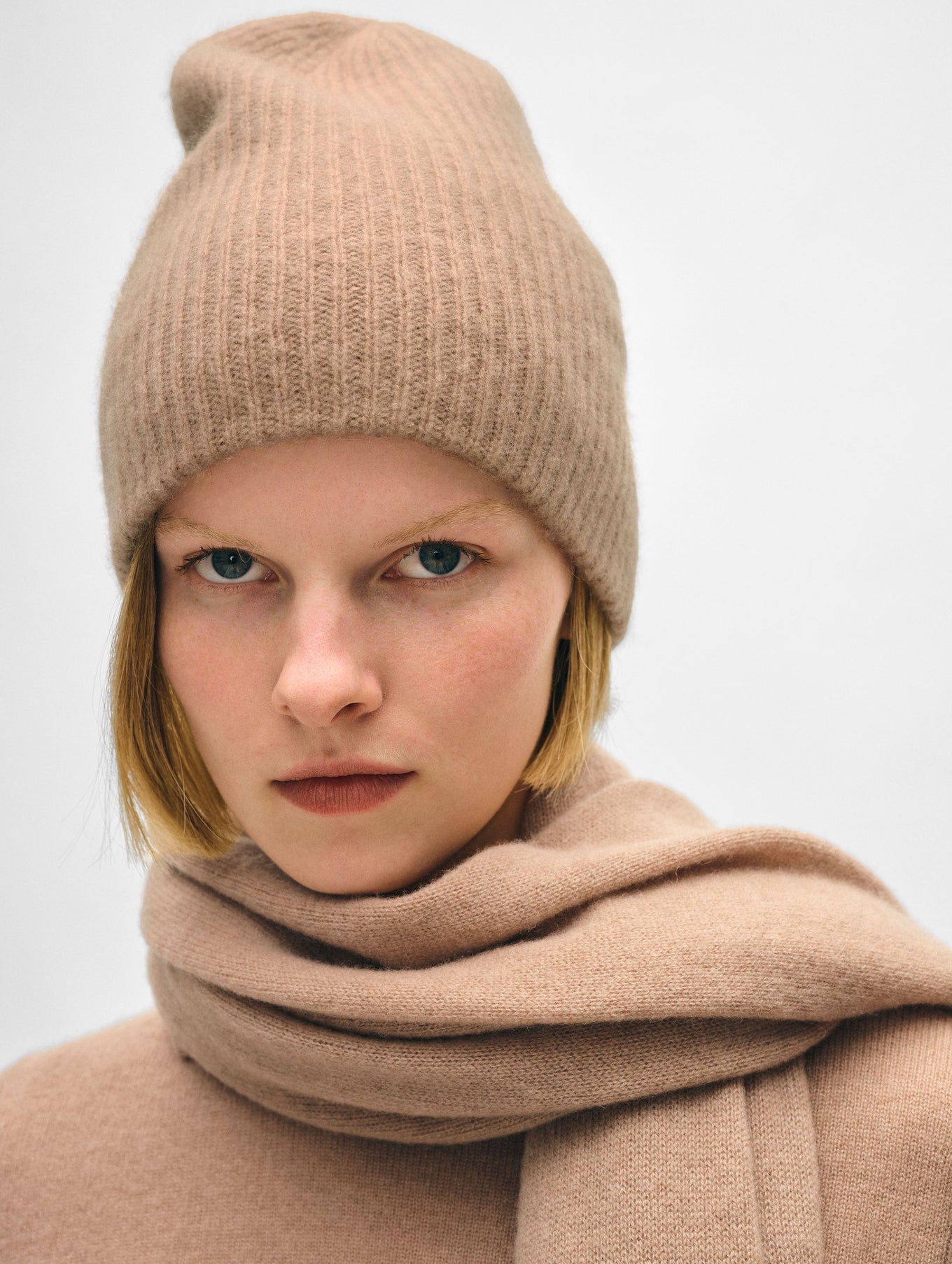 White + Warren Cashmere Plush Rib Beanie