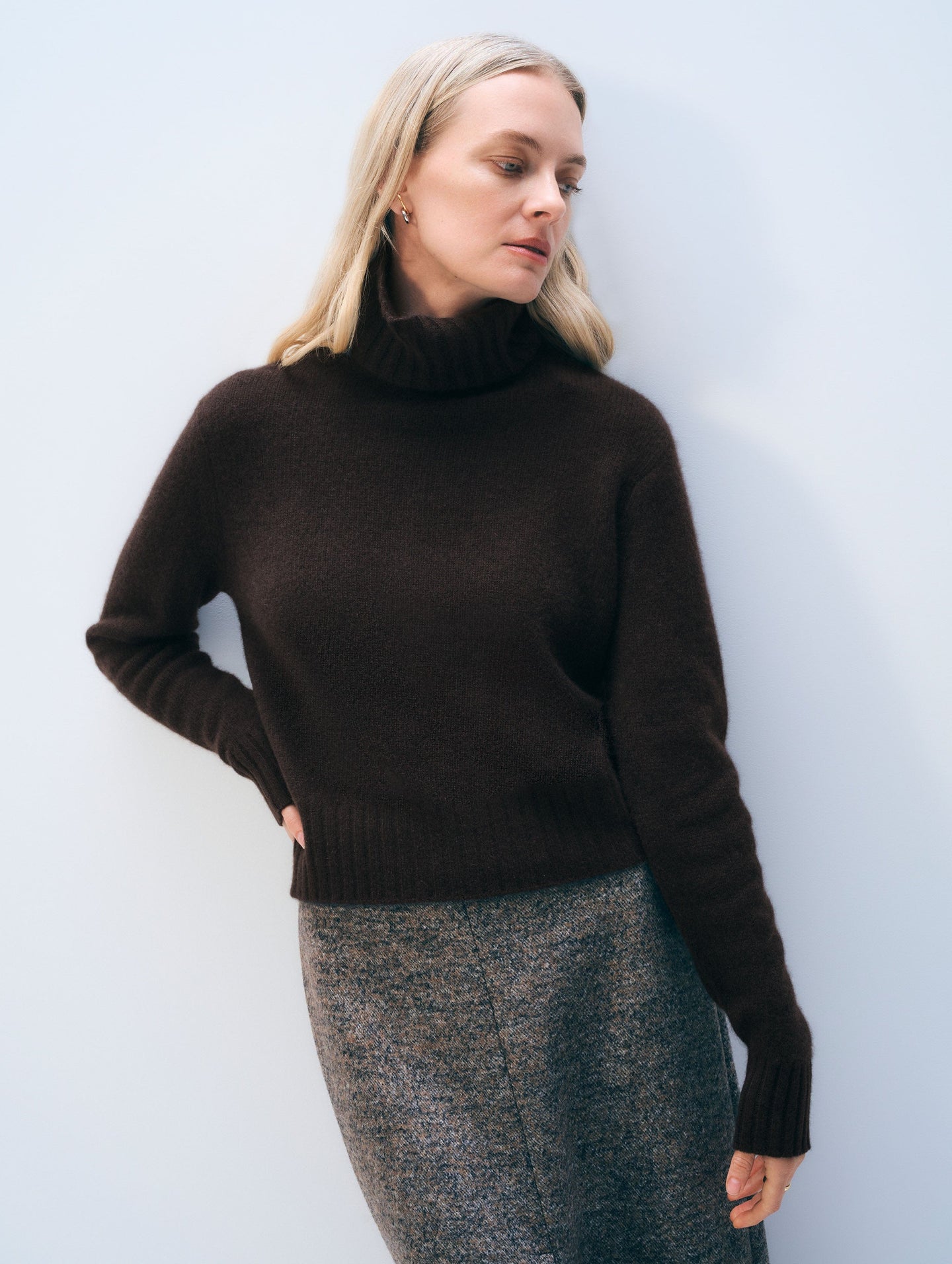White + Warren Cashmere Featherweight Turtleneck