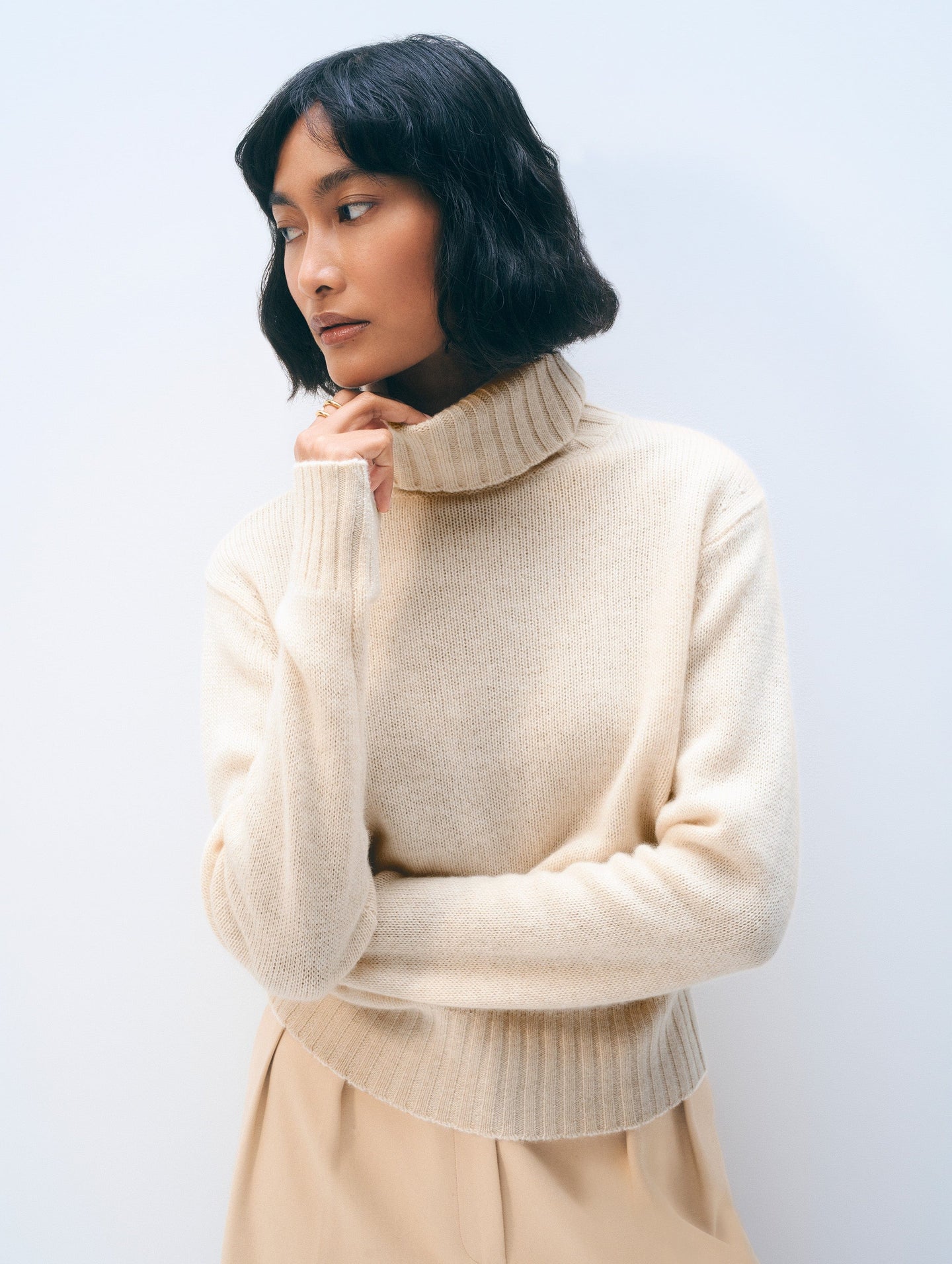 White + Warren Cashmere Featherweight Turtleneck