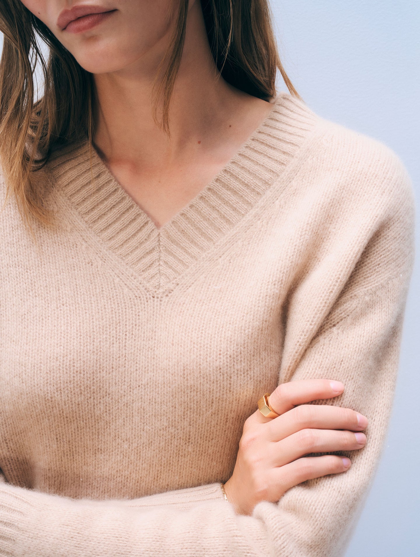 White + Warren Cashmere Featherweight V-Neck
