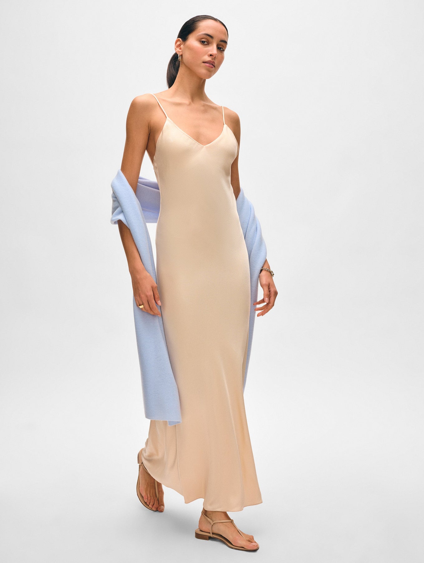 4547t_CashmereTravelWrap_PaleMist_GL_02_1360x_0c2c9b03-2bb1-4e88-ab1e-3e7301ae5f99.jpg