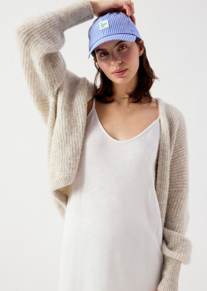EAST19AH26-POUCHI-MODEL-1-large.jpg