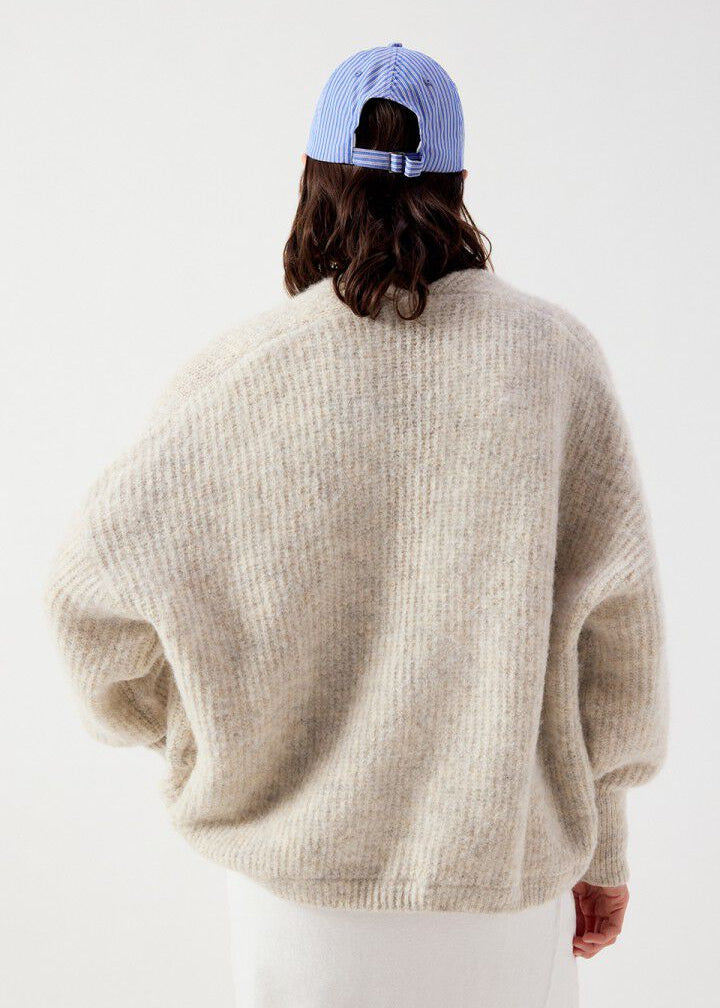 EAST19AH26-POUCHI-MODEL-2-large.jpg