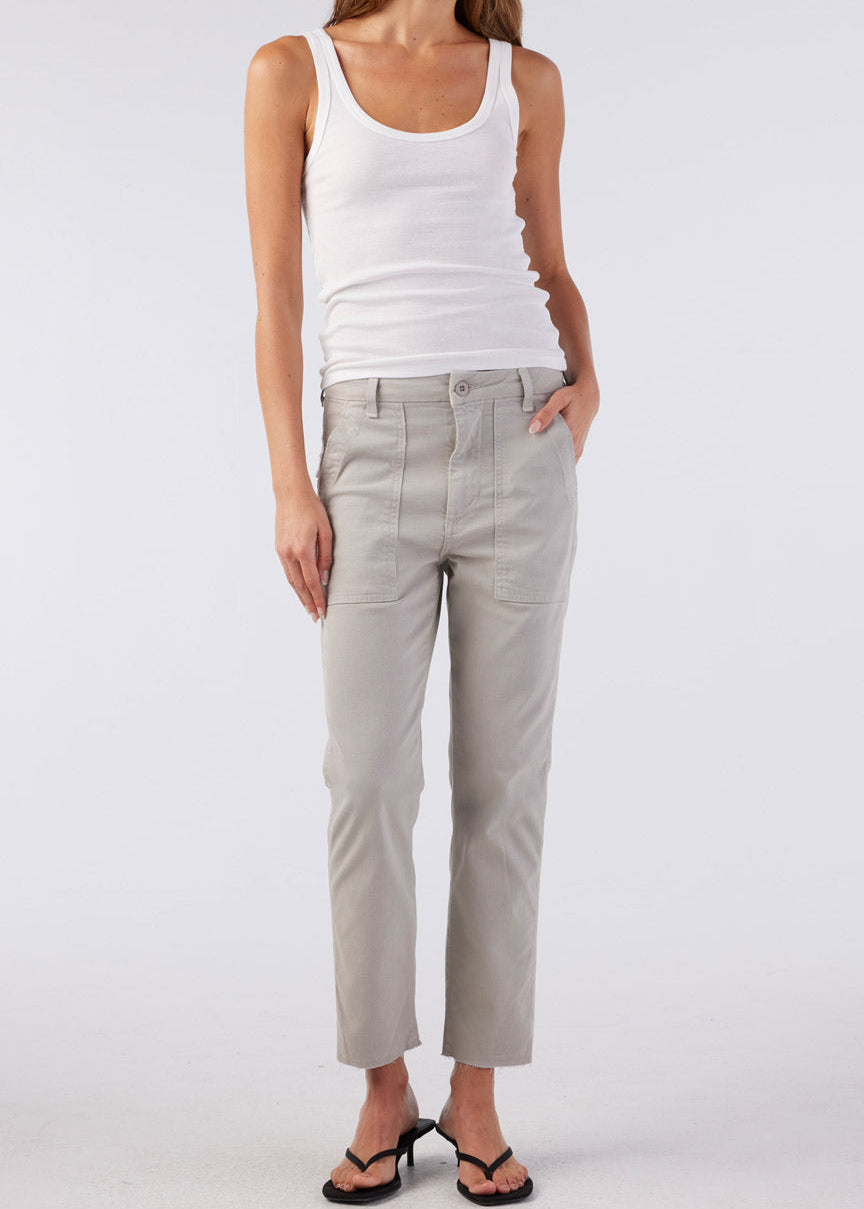 EASY-ARMY-TROUSER-FOG_A127125C-101_LAYERING-TANK-WHITE_A11R338-051_03260_864x1312_e2dc1e6c-751c-4c11-a989-e0420e841d3c.jpg