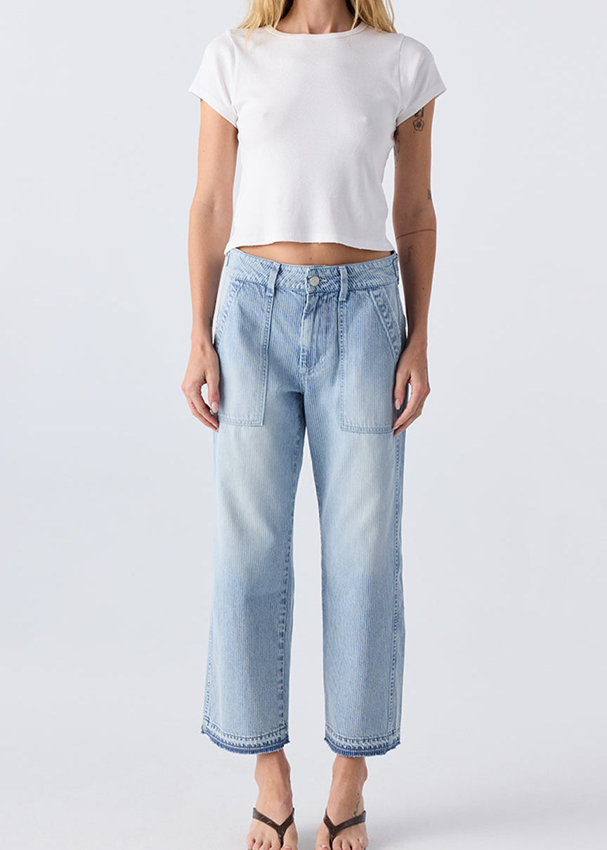 EASYARMYSLOUCHCROP-ENJOY_A245916D-36_BABYTEE-WHITE_A65830-51_0375_864x1312_22e5c1b8-7ed7-431a-8baa-6437c0dc04f1.jpg