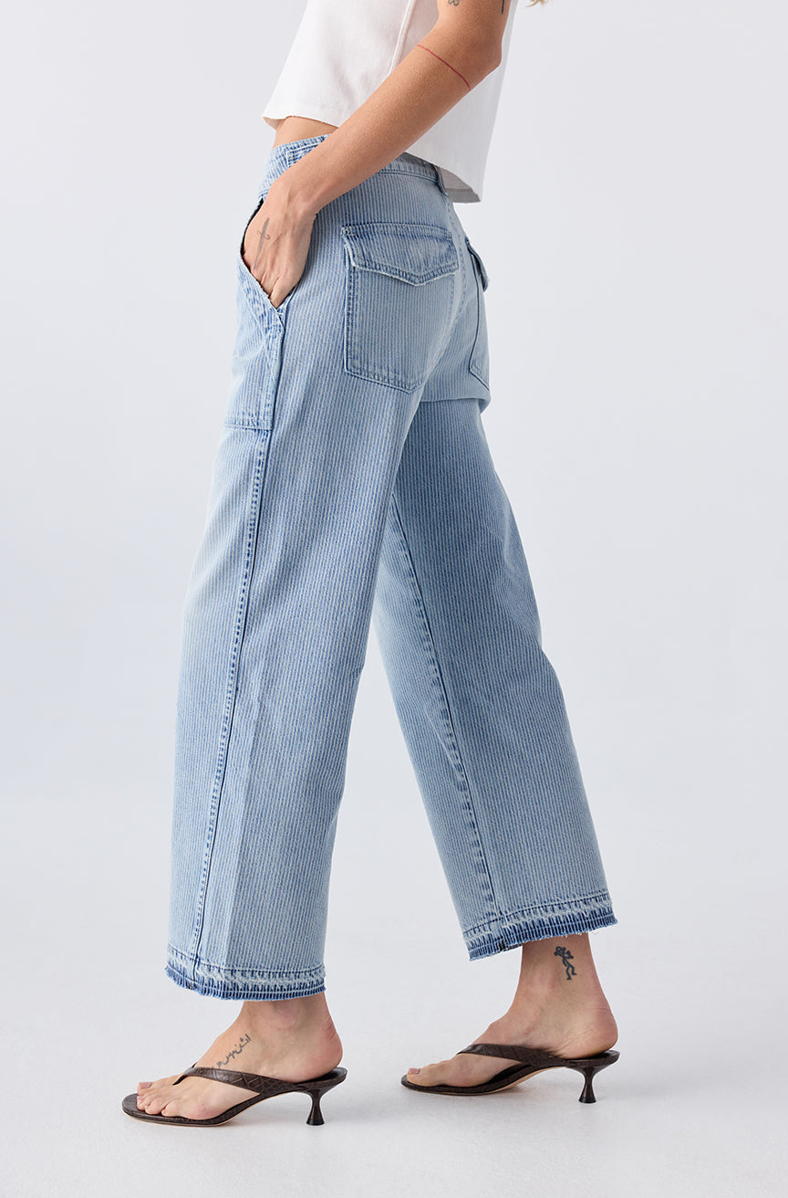 AMO Easy Army Slouch Crop in Enjoy