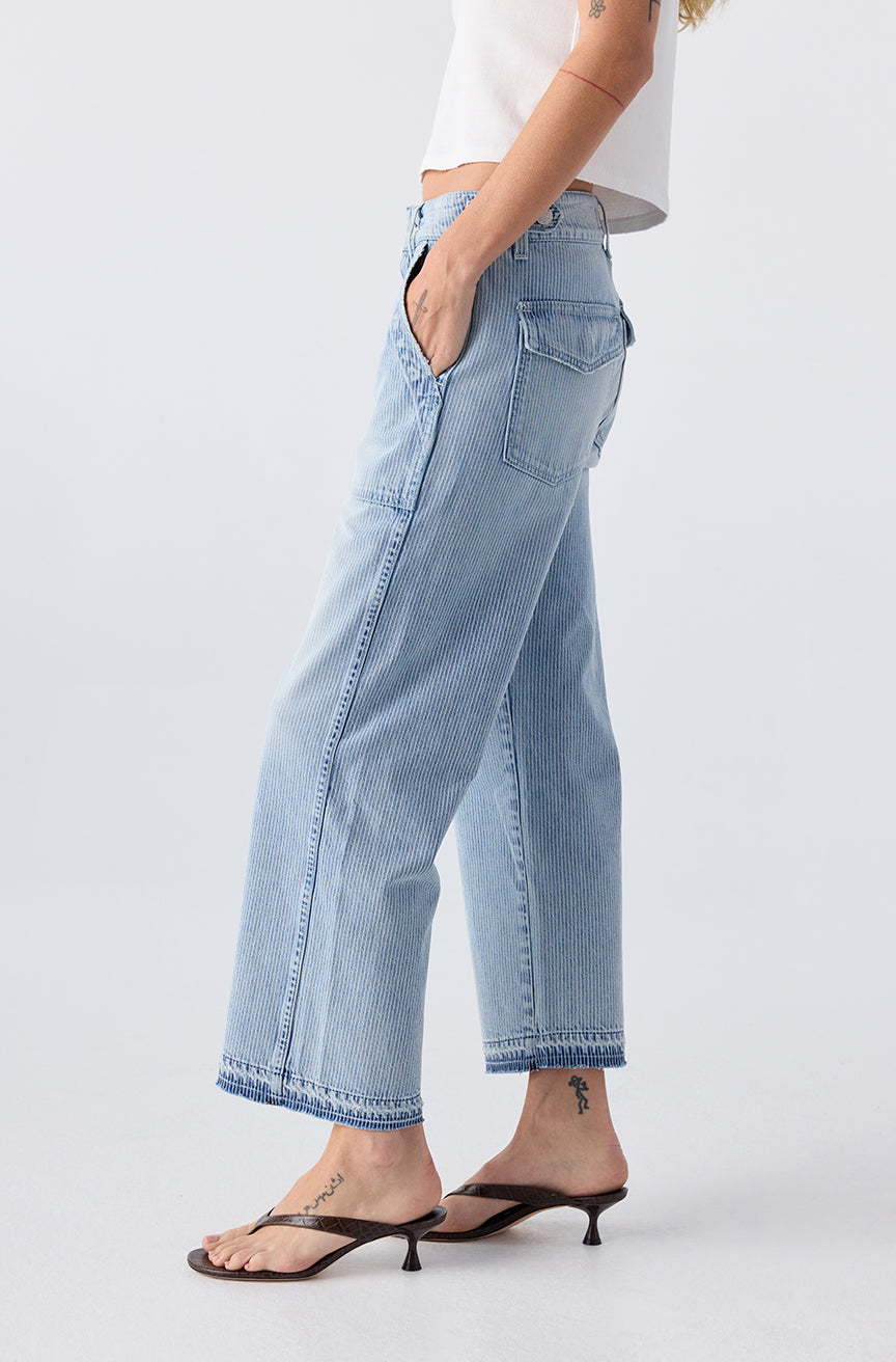 AMO Easy Army Slouch Crop in Enjoy