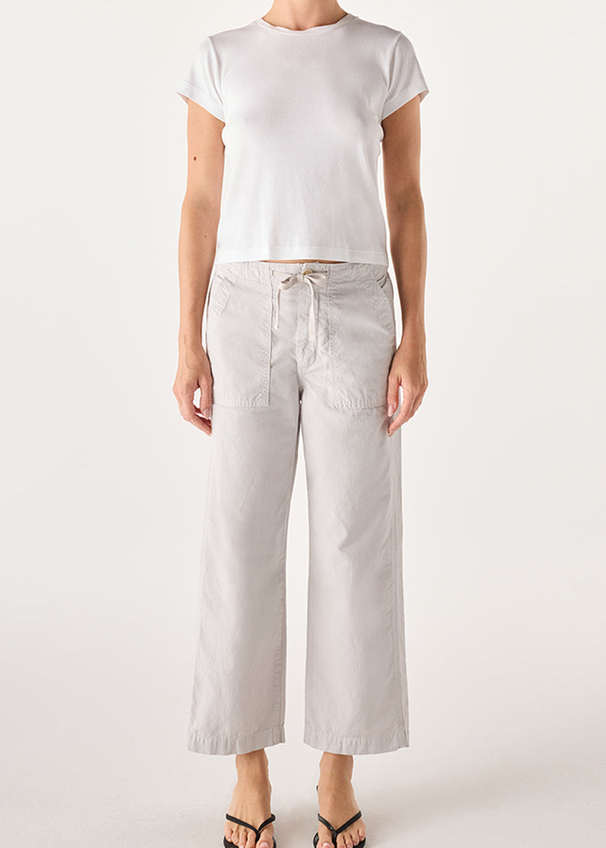 EASYDRAWSTRINGSLOUCHCROP-GREYQUARTZ_WFB287-1276X_1061_JADETEE-WHITE_KT11R-1218X-051_1067.jpg