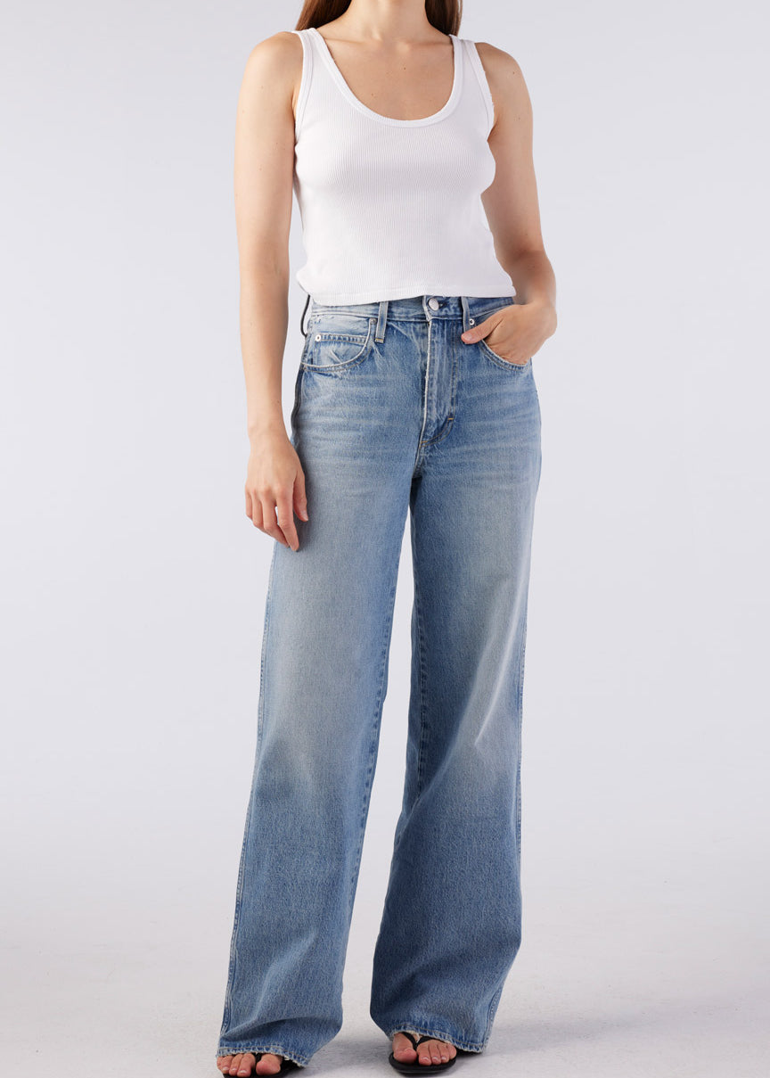 FRIDA-MYSTICAL_A191127-819_CROP-RIB-TANK-WHITE_A60563-051_02547.jpg