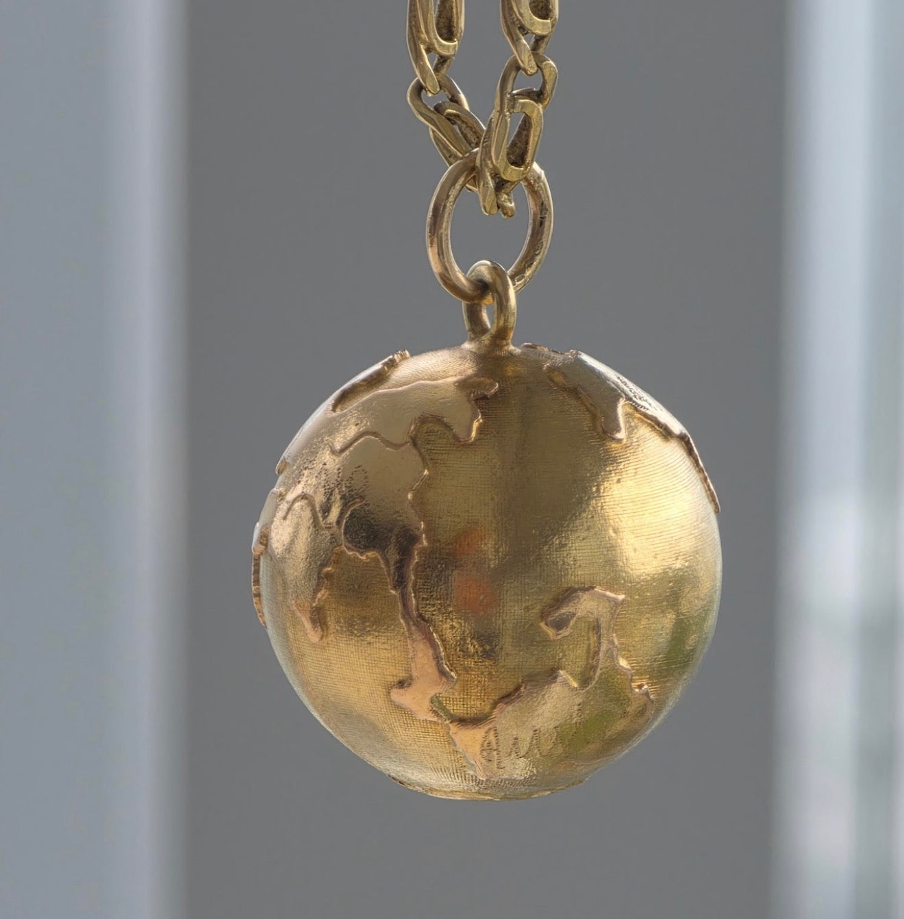 14KT Gold Vintage Globe Charm