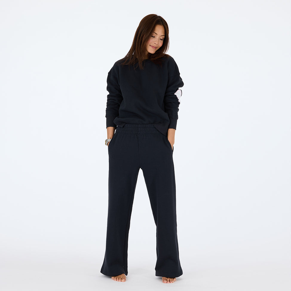 KR253-5117-Weekend_wide-leg_palazzo_black_cotton_fleece_sweatpants_with_pull-on_elastic_waistband_2_974x.progressive_075cf7f7-dffd-4d48-b151-0cb5ade5279a.jpg