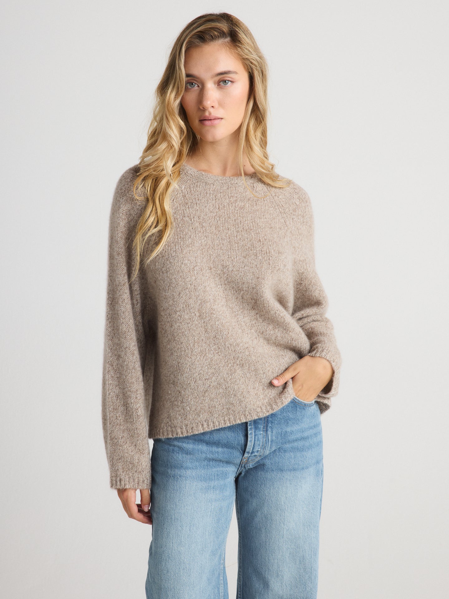 Women_s_Oversized_Cashmere_Crewneck_Sweater_in_Heather_Brown_Front_View.jpg