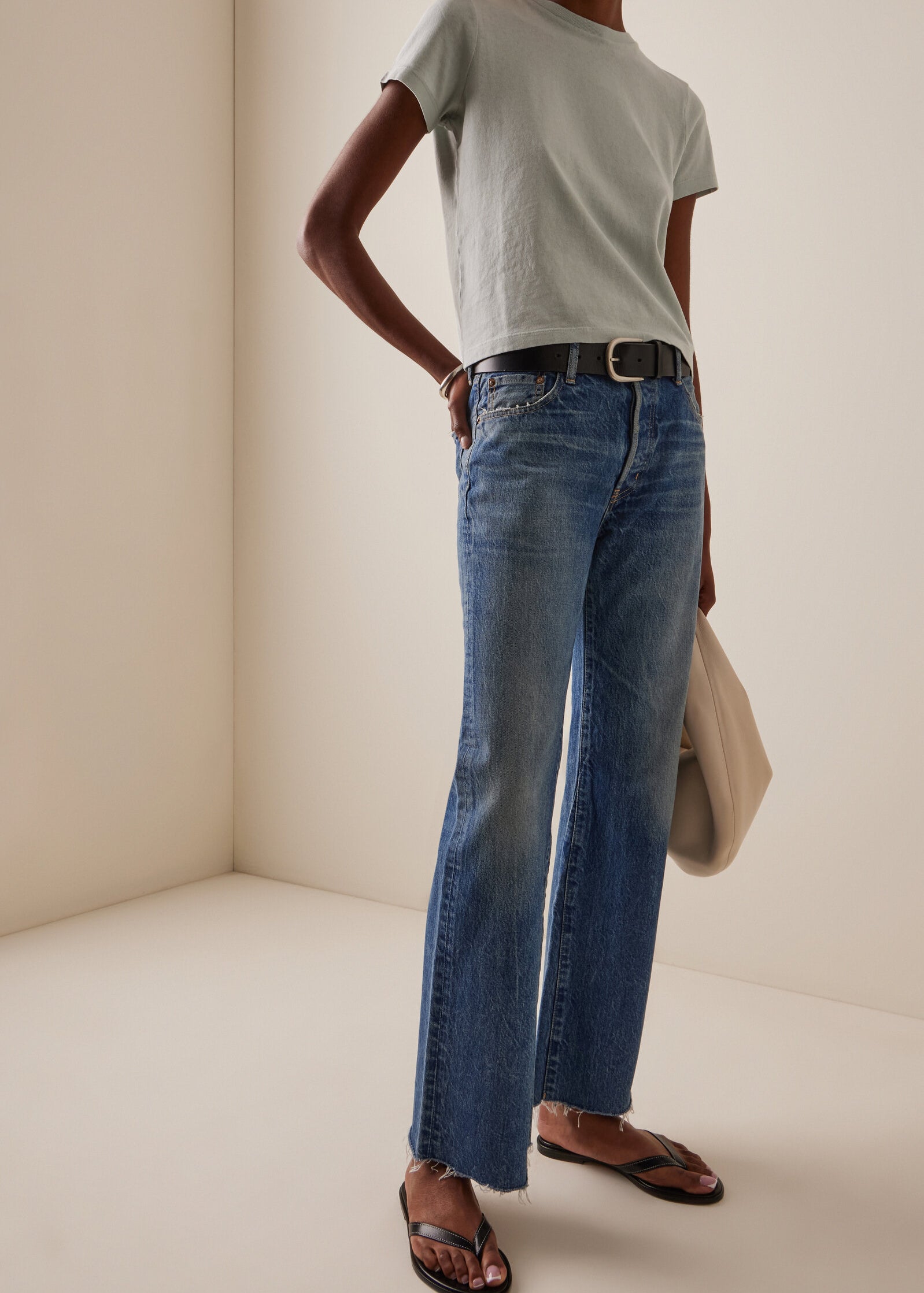 large_moussy-vintage-medium-wash-mv-atlantis-remake-flare_c5734a84-e583-46a3-b109-19add43ef021.jpg