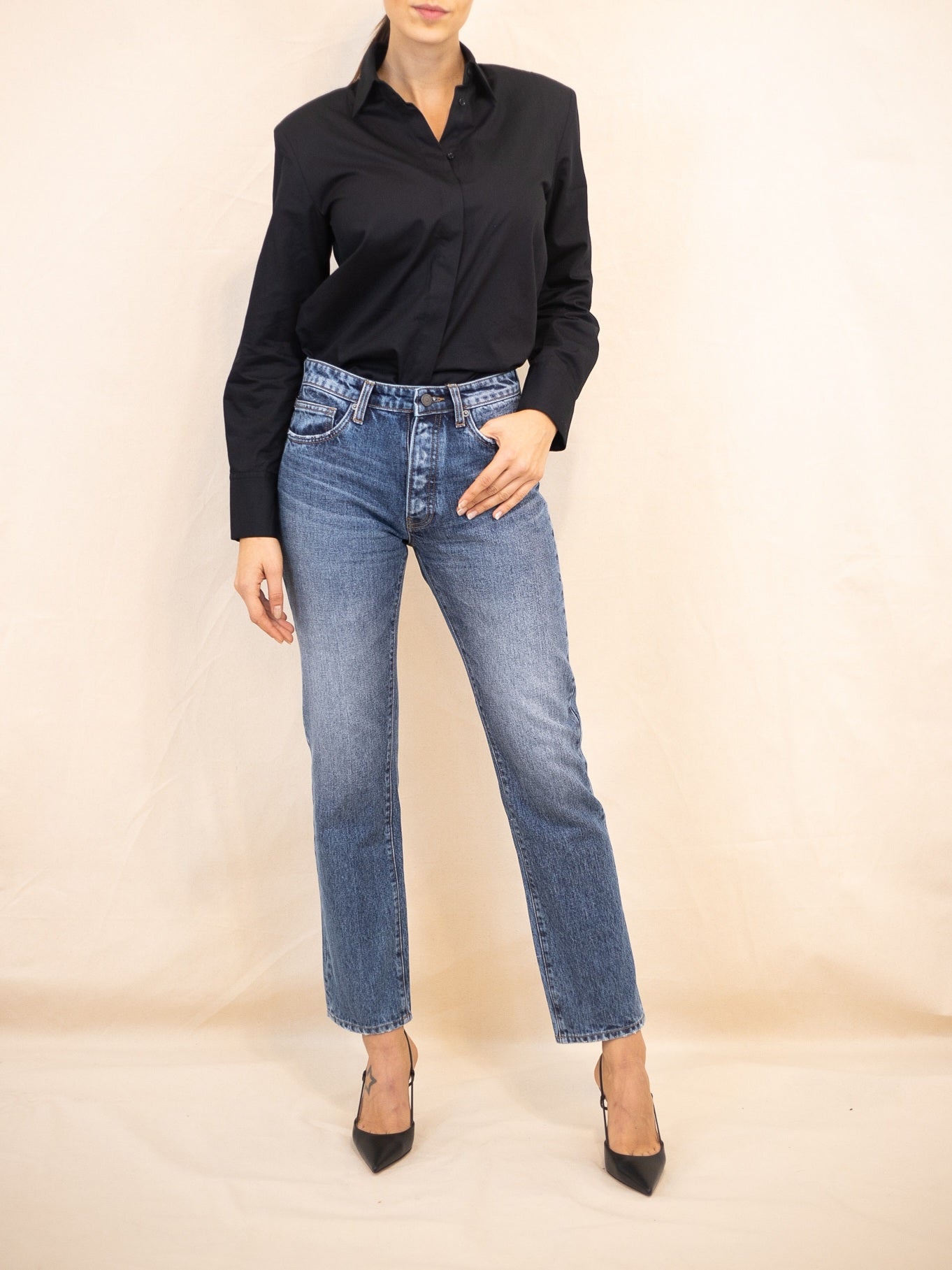 10.11 Studios Mid Rise Jeans in Louise